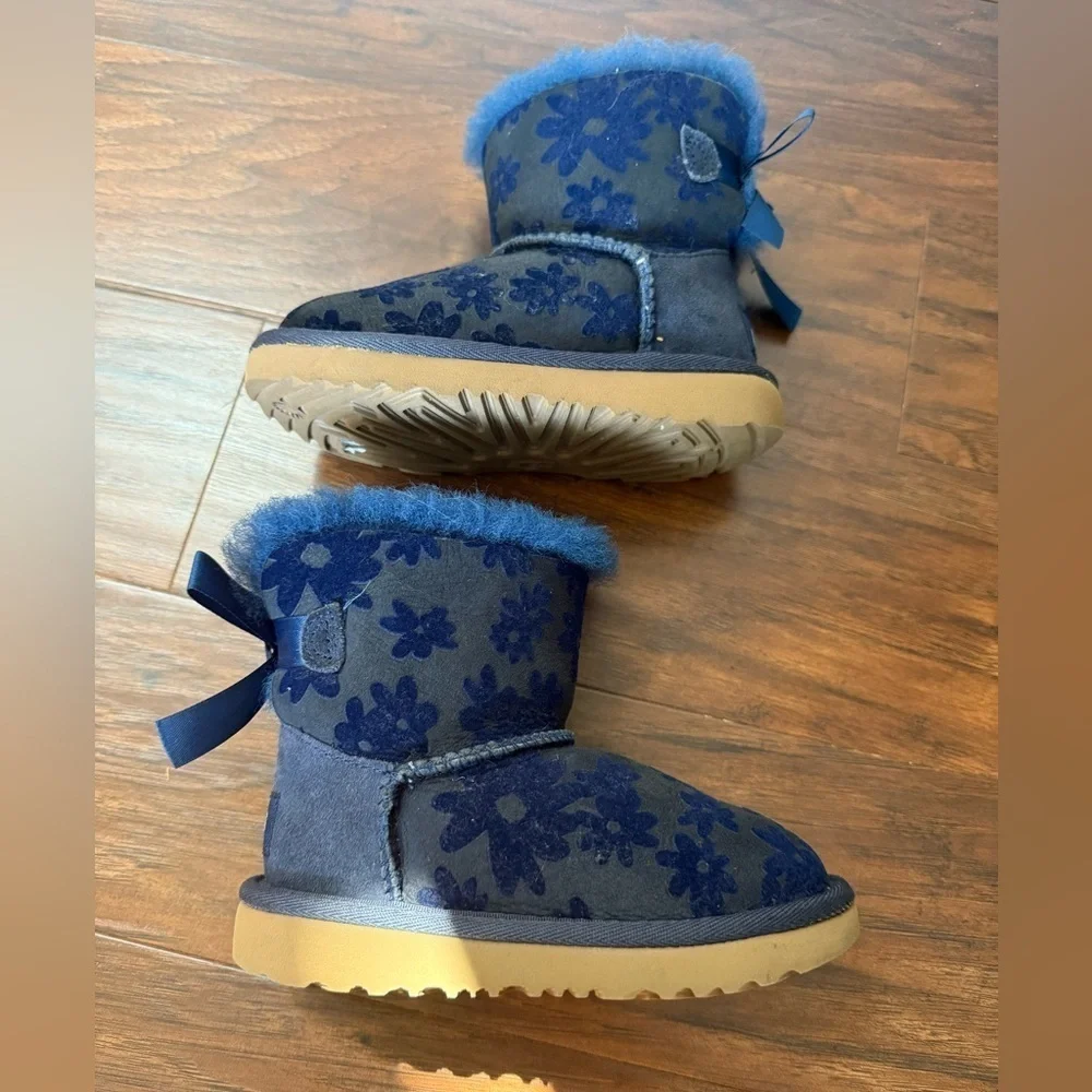 Ugg Navy Blue Bailey Bow Flower Shearling Boots-Size 9 NWOT